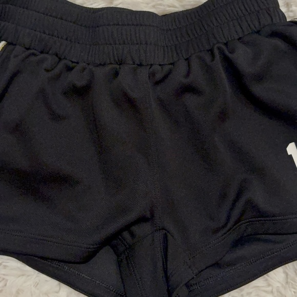 Aritzia Pants - Black Women’s Aritzia TNA athletic shorts